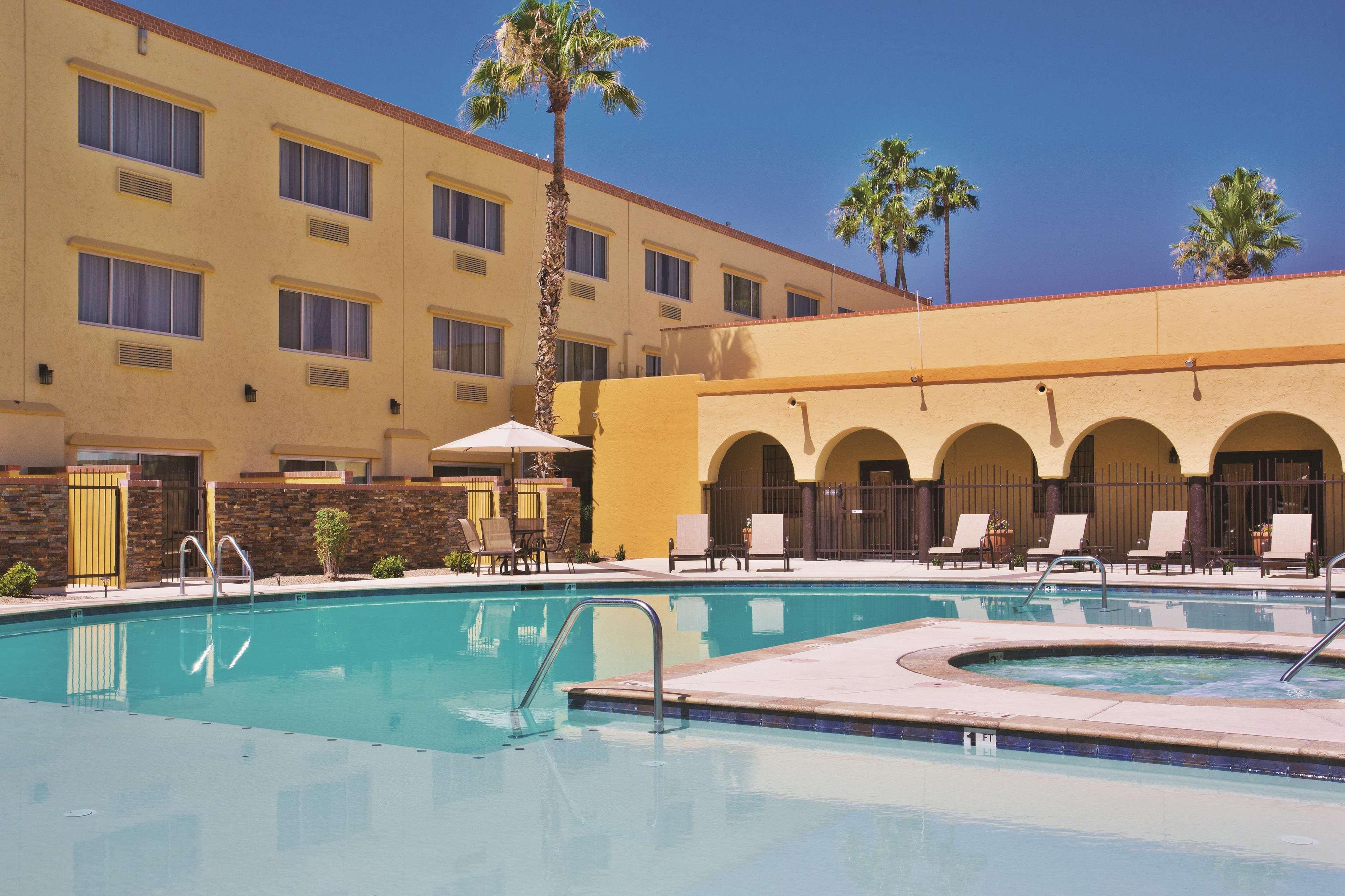 La Quinta By Wyndham Tucson - Reid Park Hotell Exteriör bild
